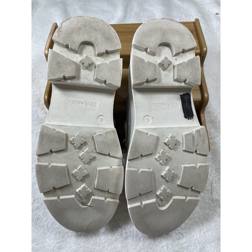 Steve Madden Silver Holo Girls Womens Shoes with a Heart Size 4 - Picture 5 of 5